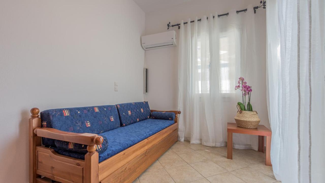 Delis * Adamantas (Milos)