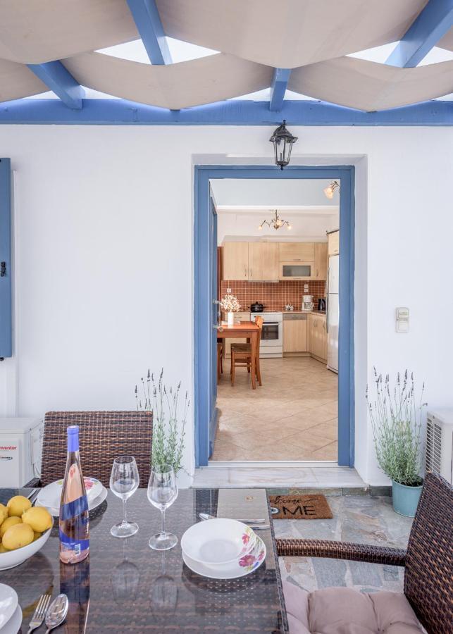 Delis * Adamantas (Milos)