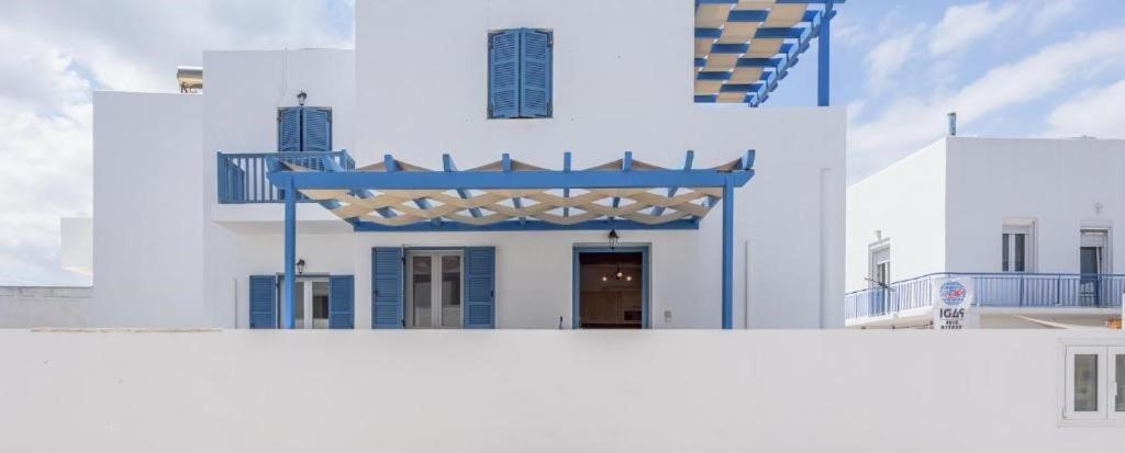 Delis * Adamantas (Milos)